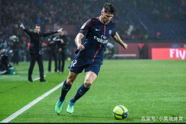 记者：丹·伯恩在德比战中肋骨受伤呼吸困难，已被救护车送医（德比战中丹·伯恩肋部受伤出现呼吸困难 已由救护车送医）