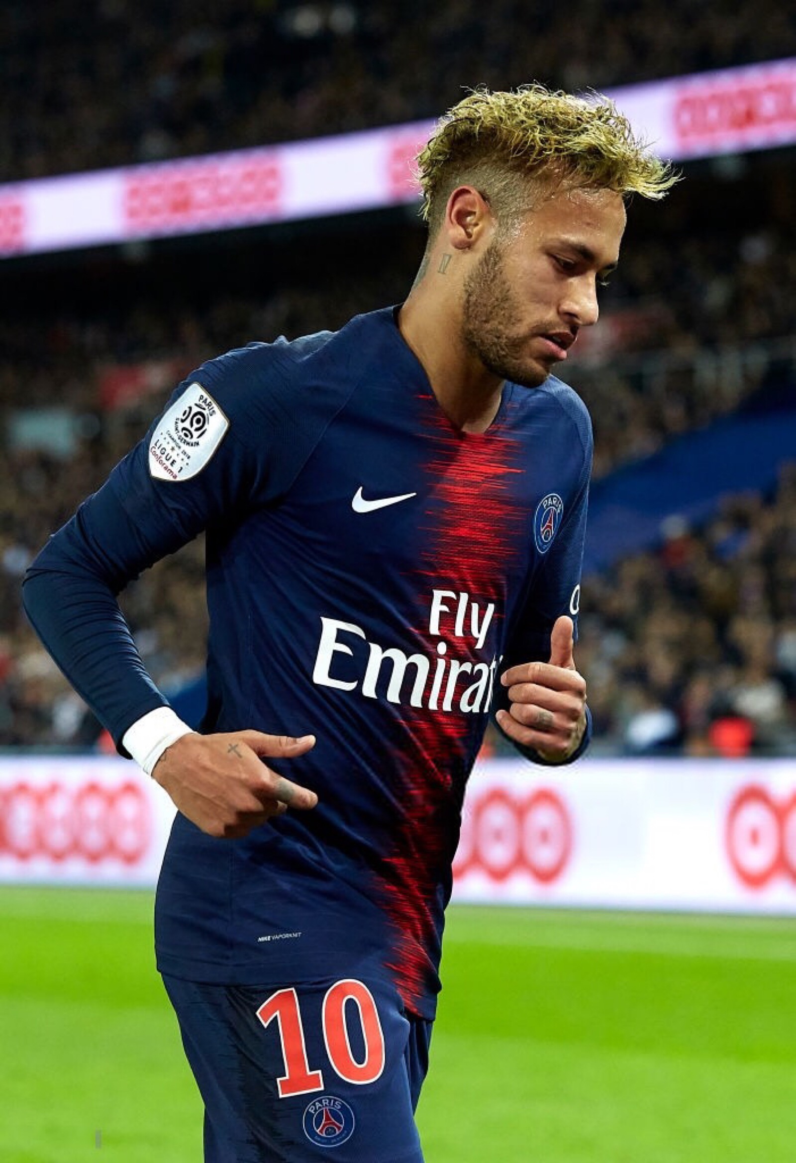 阿斯：巴萨冬窗是否买人，取决于阿劳霍的恢复情况（阿斯报：阿劳霍恢复情况将决定巴萨是否在冬窗引援）