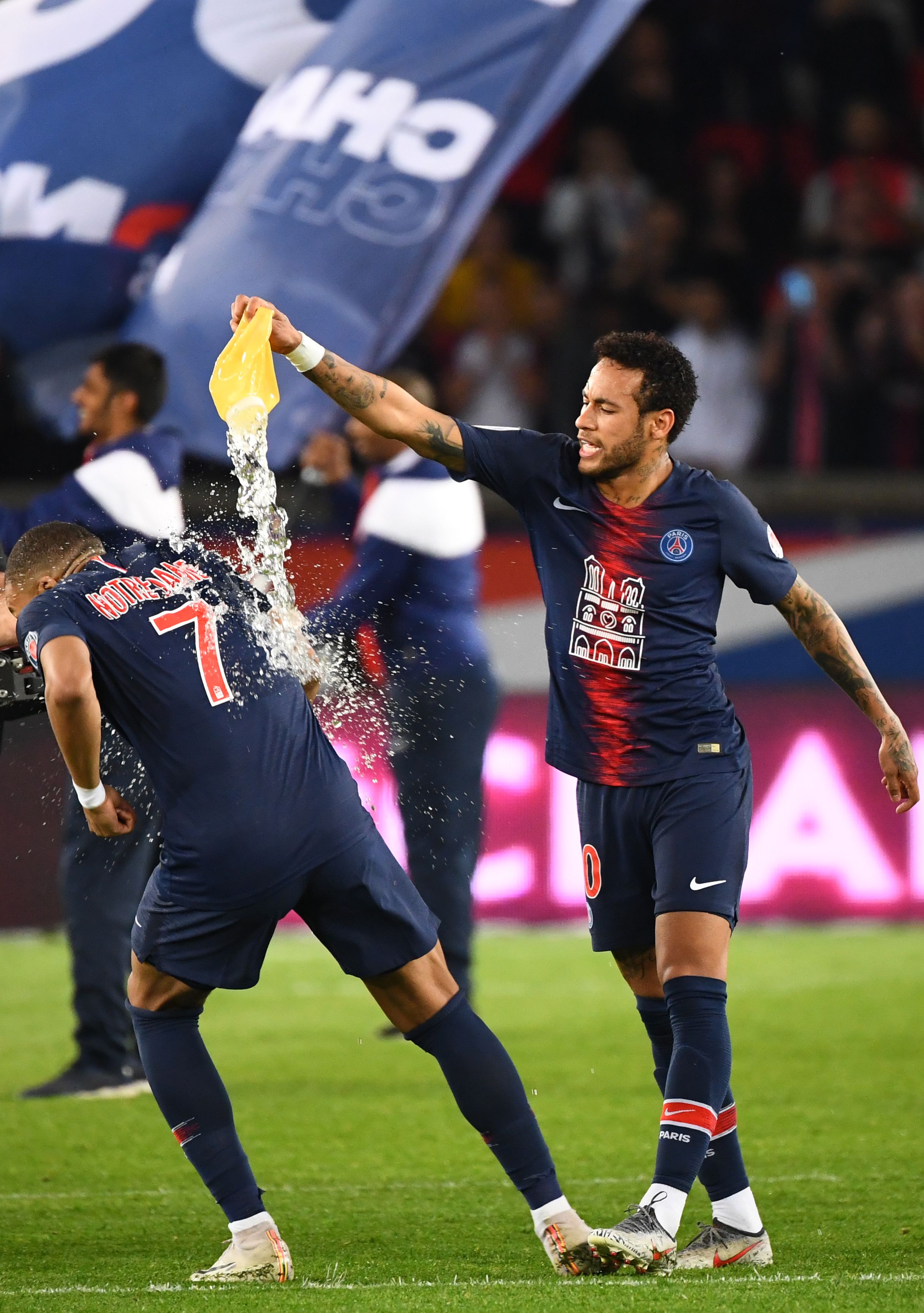 广东男篮末节逆转浙江（广东男篮末节上演逆转，力克浙江）