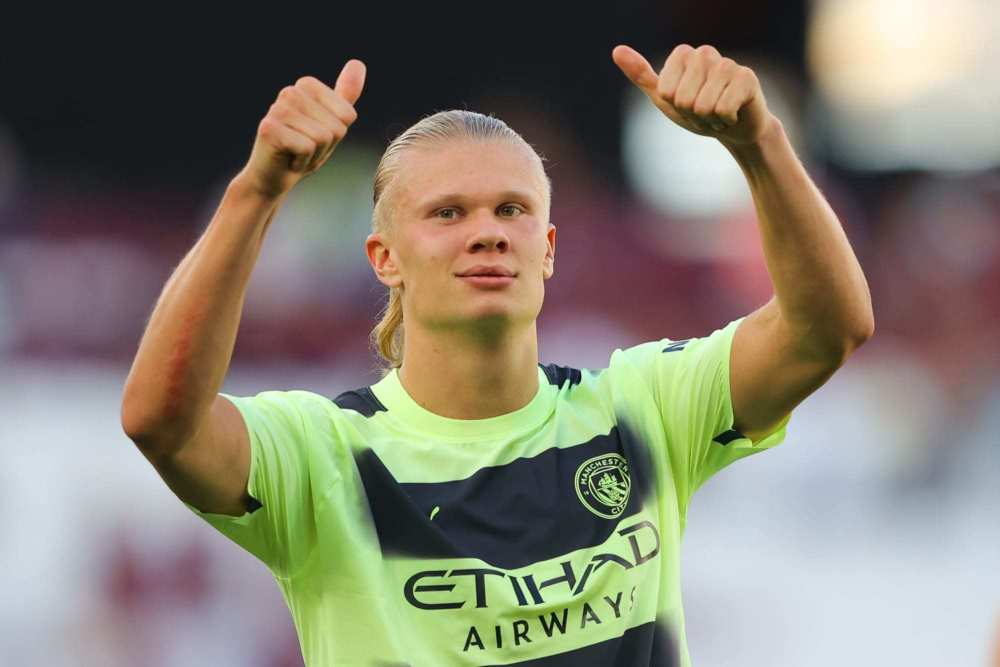 外媒：下赛季欧冠联赛阶段用球将采用白+薄荷绿+紫创新配色（外媒称：下赛季欧冠联赛阶段比赛用球将启用白、薄荷绿与紫的全新配色）