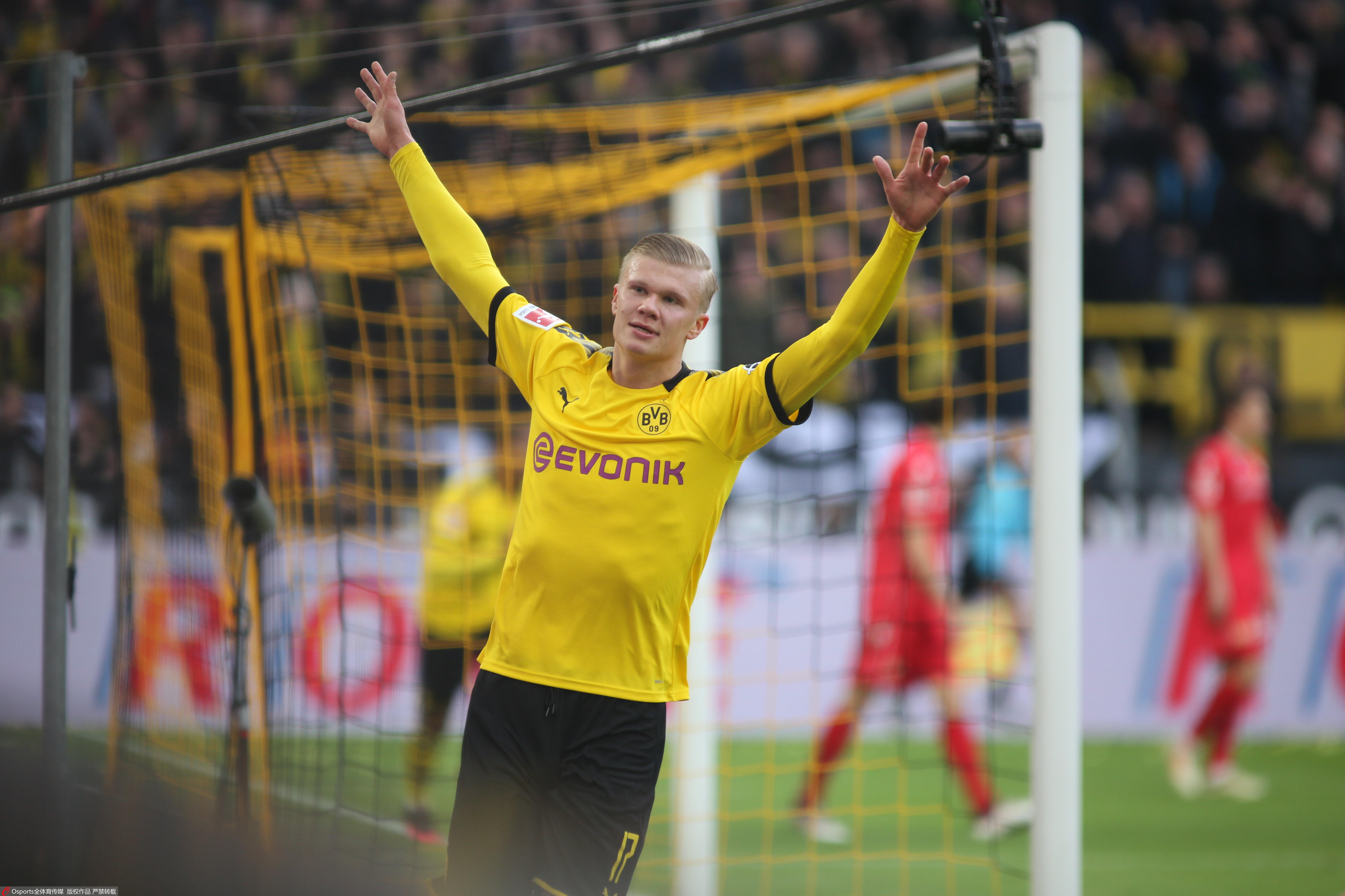 罗马诺：迪萨西已经被推荐给巴萨，巴萨也在关注塞内西（罗马诺：巴萨获荐迪萨西，同时关注塞内西）