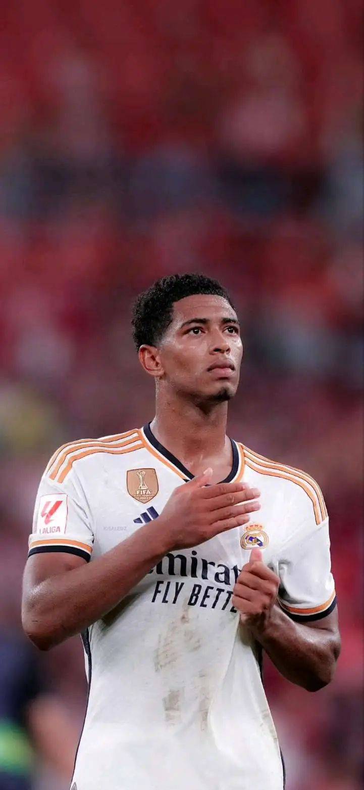 湖人球员通道签名小孩实为工作人员安排（湖人通道签名风波：所谓小球迷实为工作人员安排）