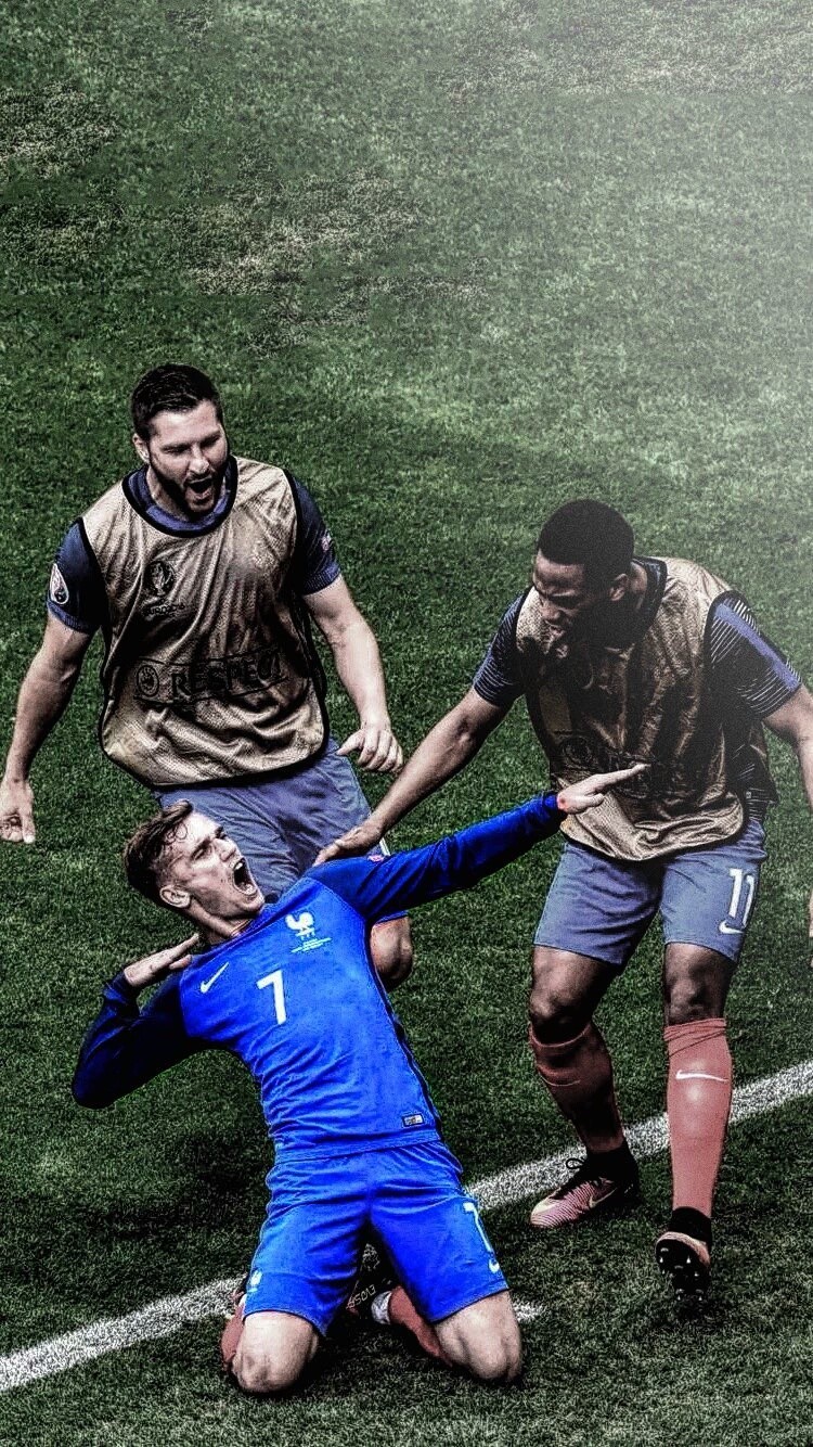 记者报道苏亚雷斯即将续约迈阿密国际一年！继续跟梅西当队友！（苏亚雷斯将与迈阿密国际续约一年，继续与梅西当队友！）