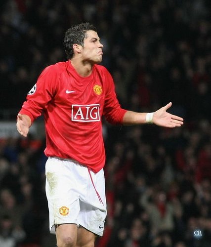 比利时媒体：孔帕尼当选2025年度比利时最佳教练（比媒：孔帕尼荣膺2025年比利时年度最佳主帅）