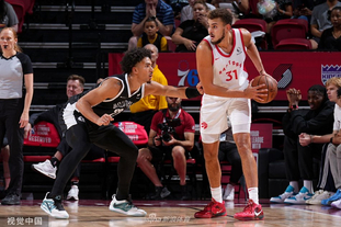 他被换下那一刻，全场愣住（他被换下瞬间，全场惊呆）