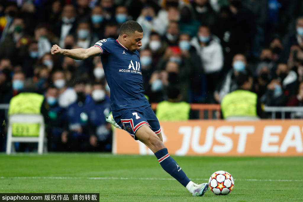 本泽马：不想踢世界杯是假话；齐祖若执教法国我祝他一切顺利（本泽马辟谣：从未拒踢世界杯；若齐达内执教法国队，送上祝福）