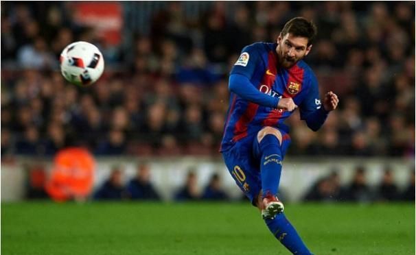 半场：拜仁2-2弗赖堡，卡尔、奥利塞分别传射，铃木唯人进球（半场战报：拜仁2-2弗赖堡，卡尔与奥利塞各传一射，铃木唯人破门）