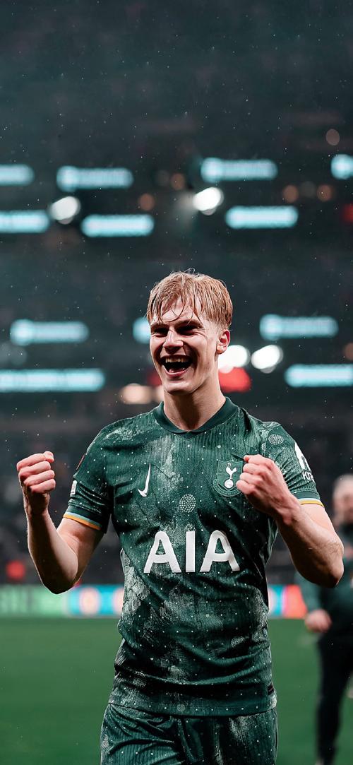 亚马尔：不会去想我是西班牙足球的新旗帜；目前没感到过压力（亚马尔：不把自己当作西班牙足球新象征，目前尚未感到压力）