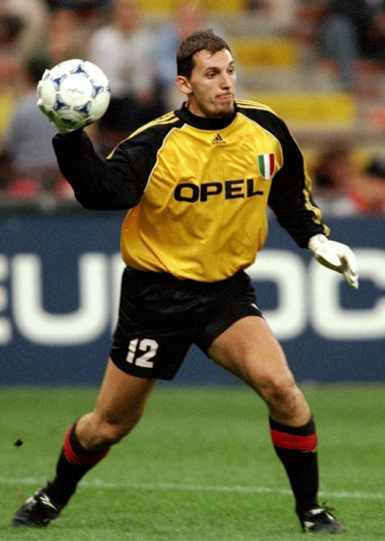 2025赛季中超主场成绩排名：申花34分居首，海港31分排名第五（中超2025赛季主场战绩榜：申花34分领跑，海港31分排第五）