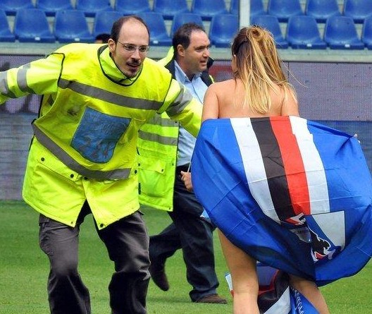 英超-特罗萨德替补破门 阿森纳1-2遭维拉读秒绝杀（英超：特罗萨德替补建功 阿森纳1-2被维拉补时绝杀）