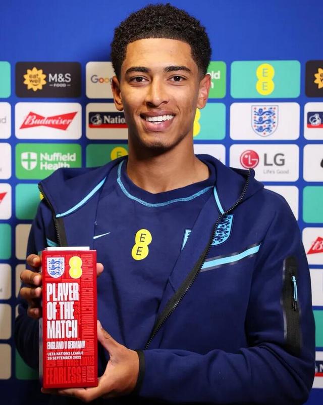 欧冠赛场精彩瞬间：皇马主场2-0取胜,（欧冠精彩瞬间回放：皇马主场2比0告捷）